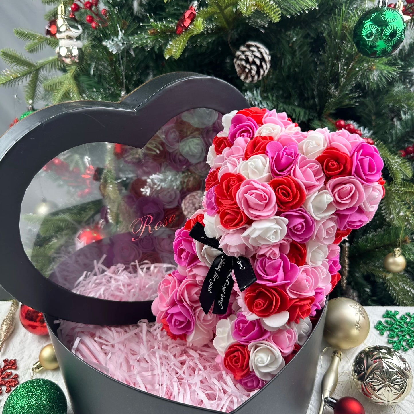 1Ursuleț din Trandafiri Artificiali 25 cm, cu Cutie – Cadou Romantic pentru Valentine’s Day
