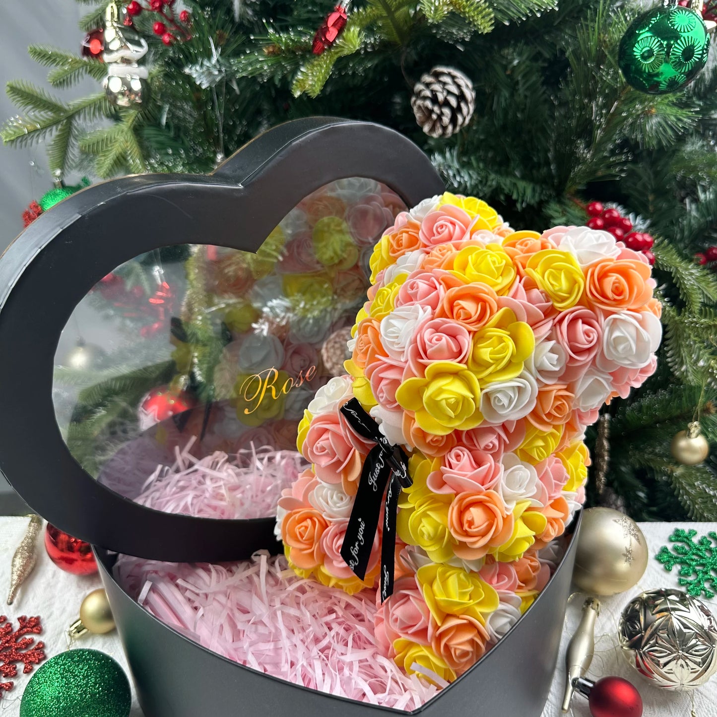 1Ursuleț din Trandafiri Artificiali 25 cm, cu Cutie – Cadou Romantic pentru Valentine’s Day
