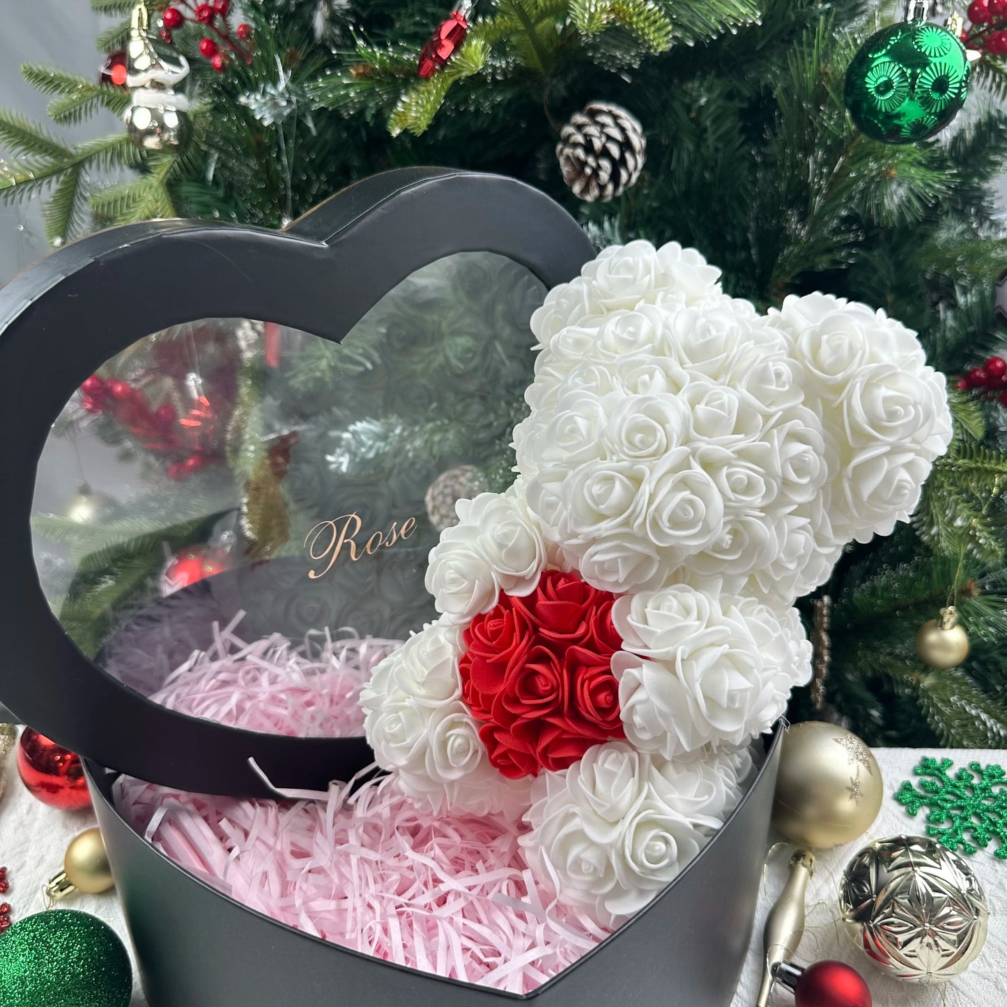 1Ursuleț din Trandafiri Artificiali 25 cm, cu Cutie – Cadou Romantic pentru Valentine’s Day