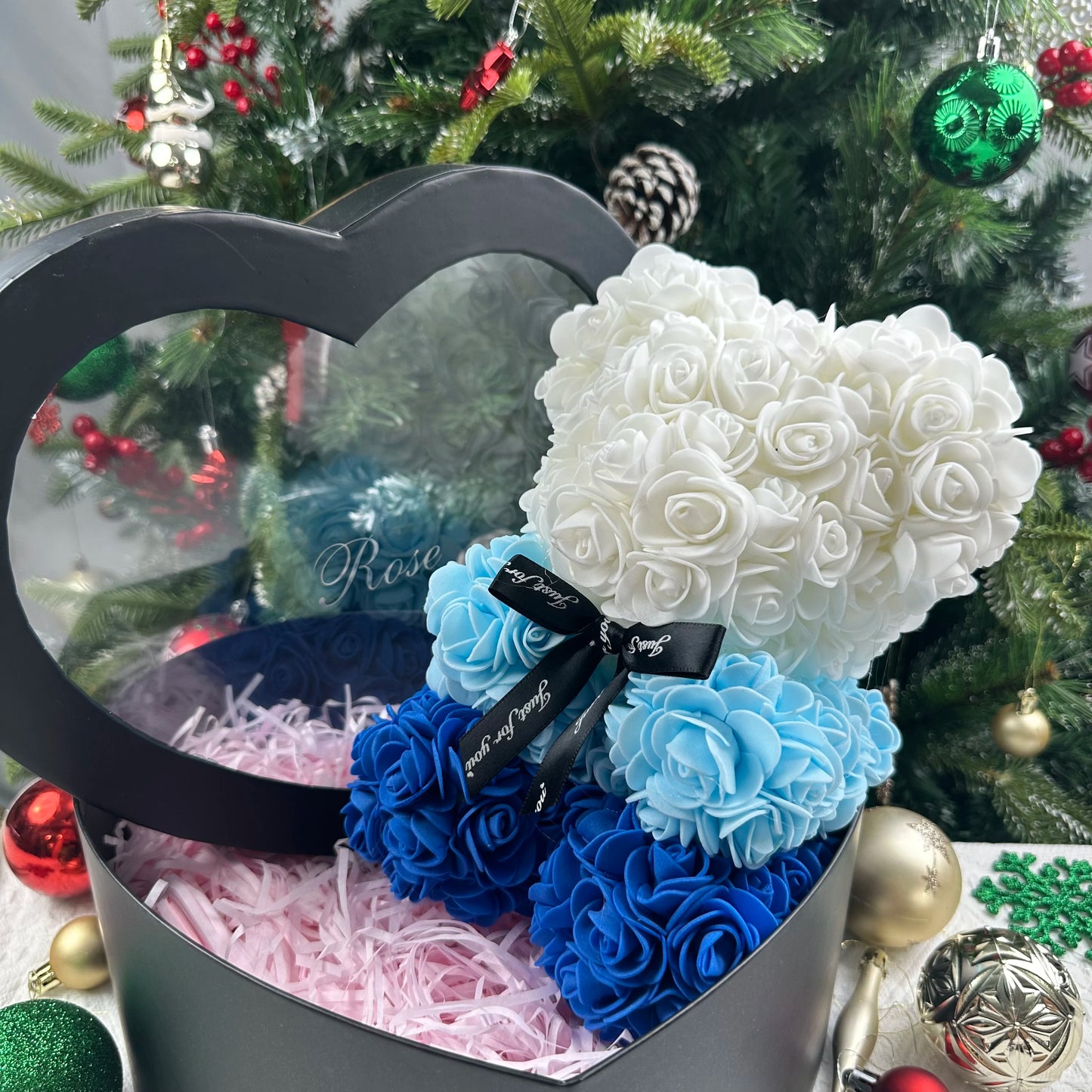 1Ursuleț din Trandafiri Artificiali 25 cm, cu Cutie – Cadou Romantic pentru Valentine’s Day