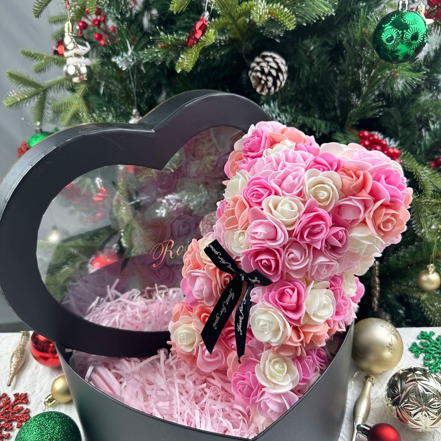 1Ursuleț din Trandafiri Artificiali 25 cm, cu Cutie – Cadou Romantic pentru Valentine’s Day