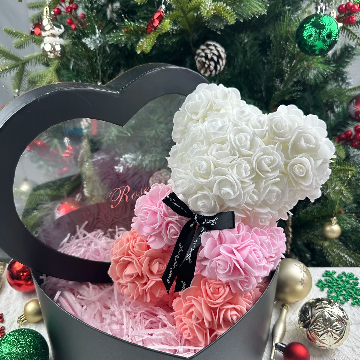 1Ursuleț din Trandafiri Artificiali 25 cm, cu Cutie – Cadou Romantic pentru Valentine’s Day